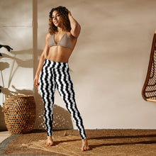 Load image into Gallery viewer, Optical Illusion Lines Yoga Leggings